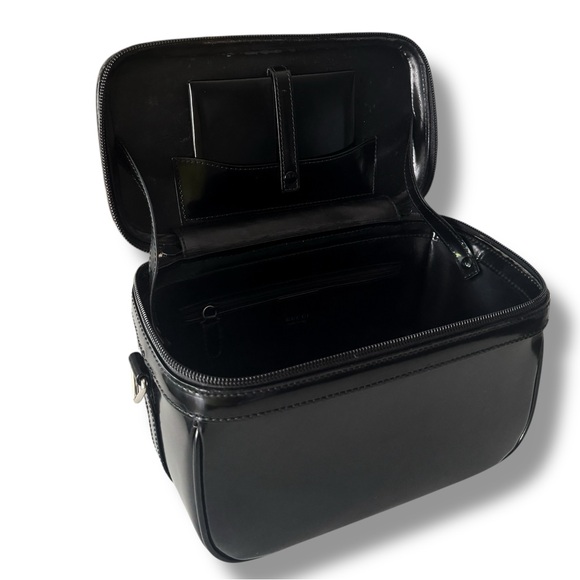 🖤💄SOLD💄🖤 VTG 90s GUCCI Black Patent Leather Vanity Case Bag w/ Bamboo Handle - Picture 6 of 15